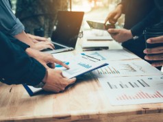 Scaling Strategies For Venture Growth business meeting charts